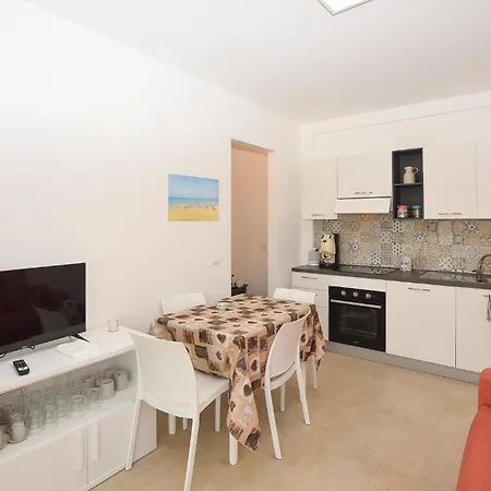 1 Bedroom Lovely In アパート